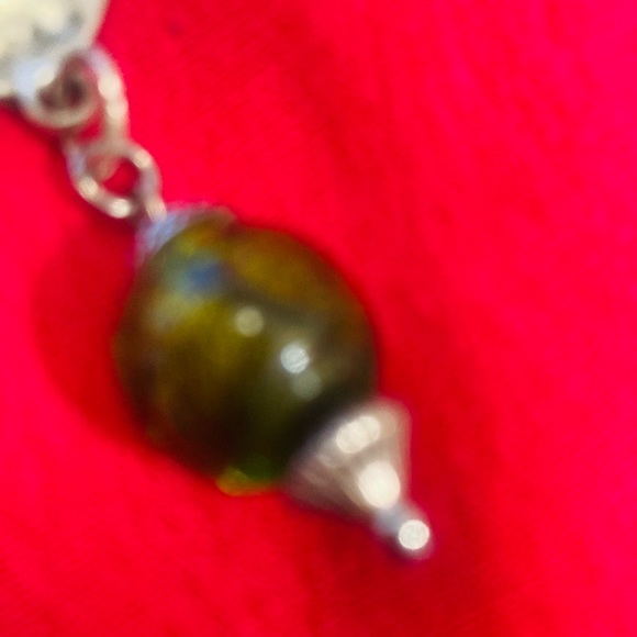 Necklace with southwestern flair, single green bead in silver, with silver chain - Picture 10 of 11
